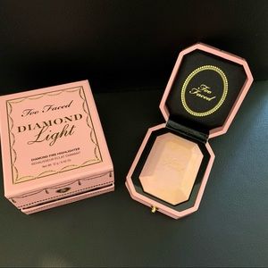 Too Faced Diamond highlighter- light